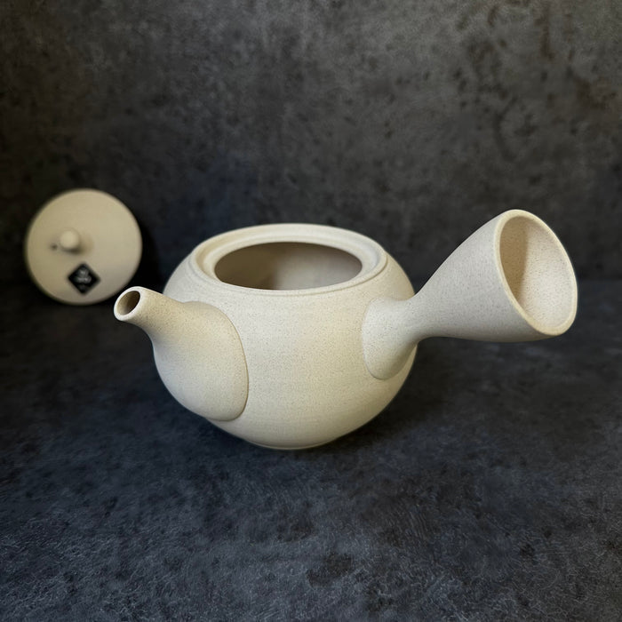DISCONTINUED Shoko Kiln Y731: Clouds Maru - Off White Clay Kyusu Tea Pot (320 ml) 晶光白泥丸急須