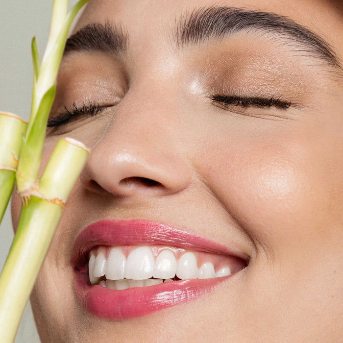 Fitglow Beauty-Bamboo Hyaluronic Loose Setting Powder-Makeup-IMAGE_02_BambooHyaluronicLooseSettingPowder_850030328953-The Detox Market |