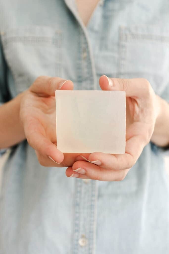 Clear melt and pour soap base - قاعدة صابون شفافة قابلة للذوبان والصب