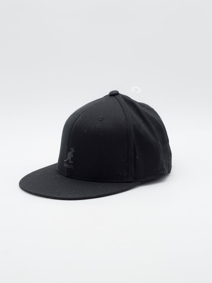 Flexfit Flat Peak Baseball Cap Black - La Tienda de las Gorras