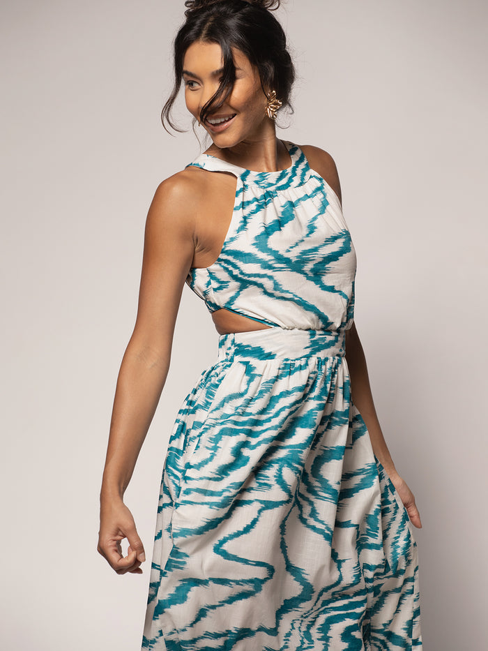 Light white and blue accent pattern, side view on woman against plain background.