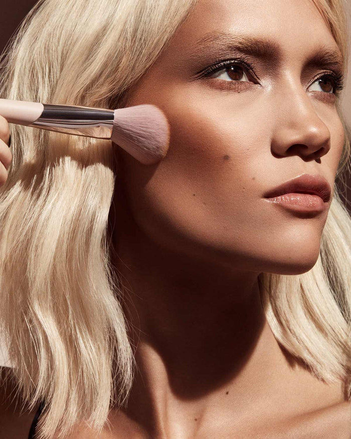 SCULPTING BRONZER  BRUSH 195,